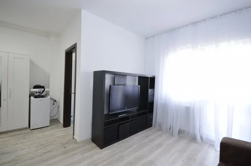 Aparatorii Patriei metrou, Metalurgiei, garsoniera moderna, bloc nou